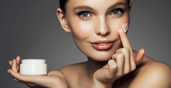 Вибір косметики для сухої шкіри: правила та поради