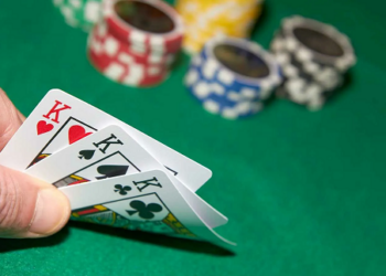 Игра в трехкарточный покер: правила, особенности и советы