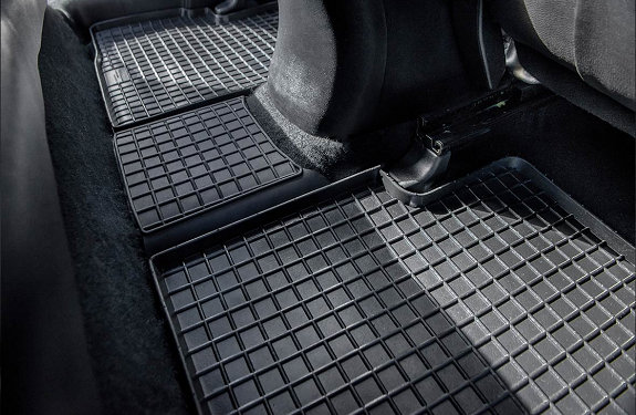 Из какого материала лучше всего выбирать коврики в салон