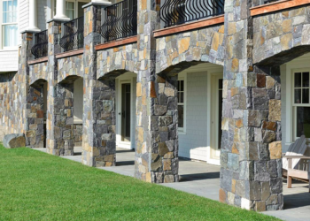 Особенности применения гальки в строительной сфере и достоинства