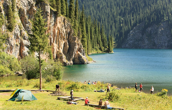Где отдохнуть летом в Казахстане: лучшие места и их особенности