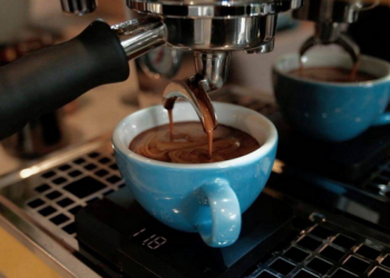 По каким причинам горчит кофе в кофемашине и как это устранить