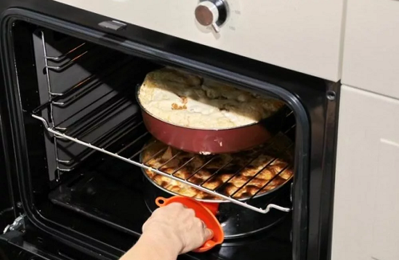 Почему духовой шкаф плохо пропекает выпечку и советы