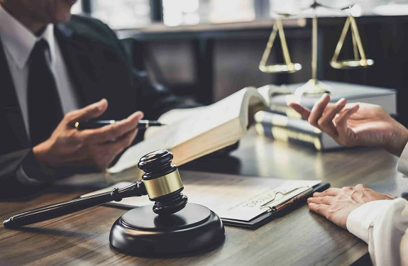 Як стати юристом в Україні та основні поради