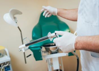 Кому актуальний регулярний плановий огляд проктолога