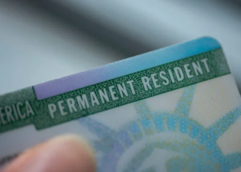 Как получить карту резидента: на что обратить внимание