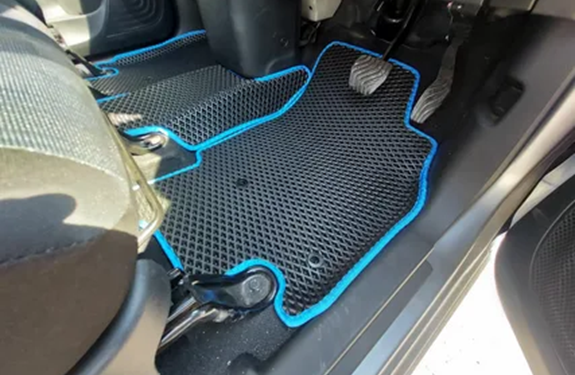 Как коврики помогают уберечь салон своей машины