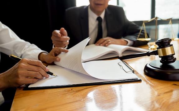 Личный адвокат для физических лиц: защита, советы и сопровождение