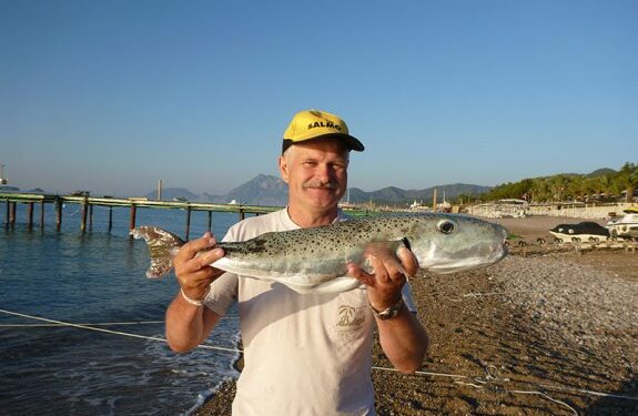 Экскурсия на рыбалку в Бахрейне: что взять от солнца — и как не перегреться на борту при ветре, жаре и отражении от воды без потери кайфа