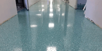 Преимущества и особенности укладки эпоксидных наливных полов для различных помещений