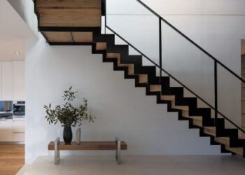 Лестница из металла — это современное решение