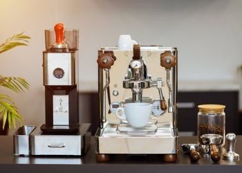 Кофемашины для кофейни: какие бывают и как выбрать подходящую модель