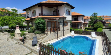 Как выбрать недвижимость у моря в Болгарии: советы по району и проверке