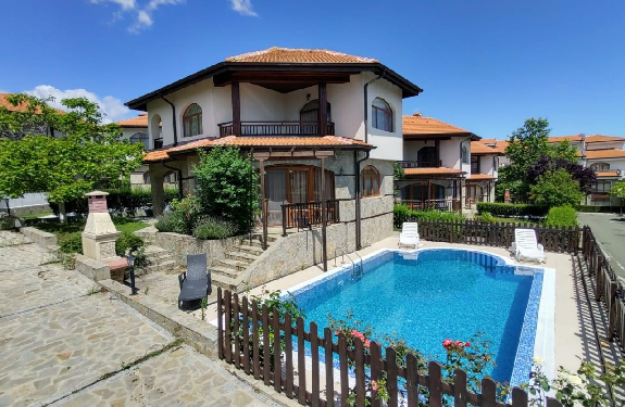 Как выбрать недвижимость у моря в Болгарии: советы по району и проверке