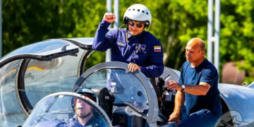 Полет на истребителе: достоинства и особенности