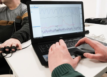 Полиграф при приеме на работу: когда это оправдано и что показывает