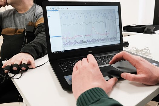 Полиграф при приеме на работу: когда это оправдано и что показывает